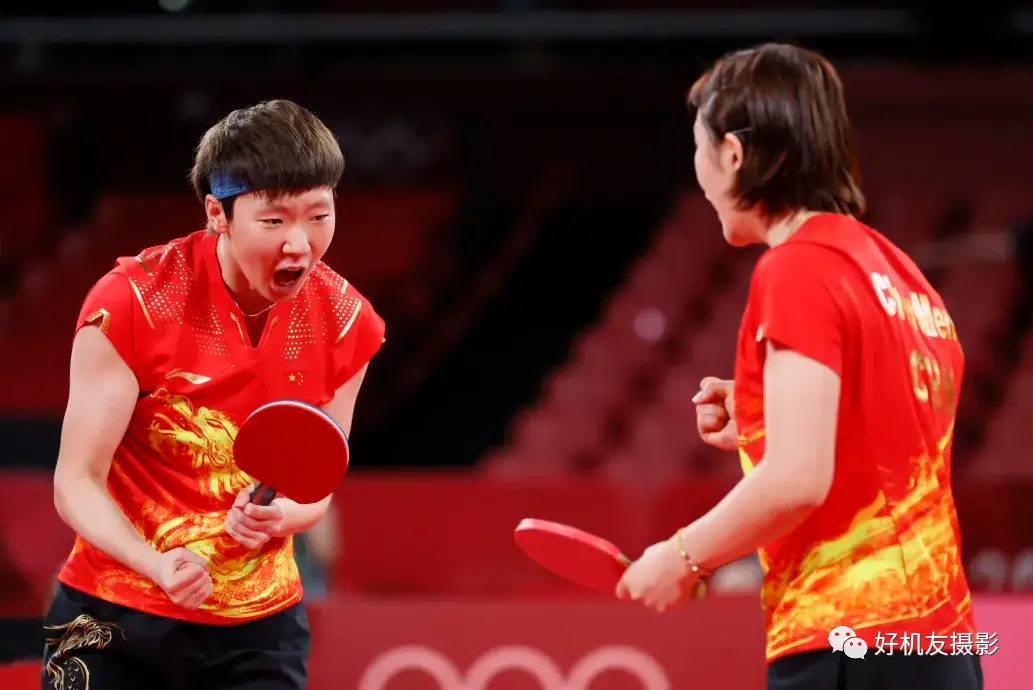 李帅与海港球迷同庆：尊敬的四星球迷，冠军是我们一起拿到的